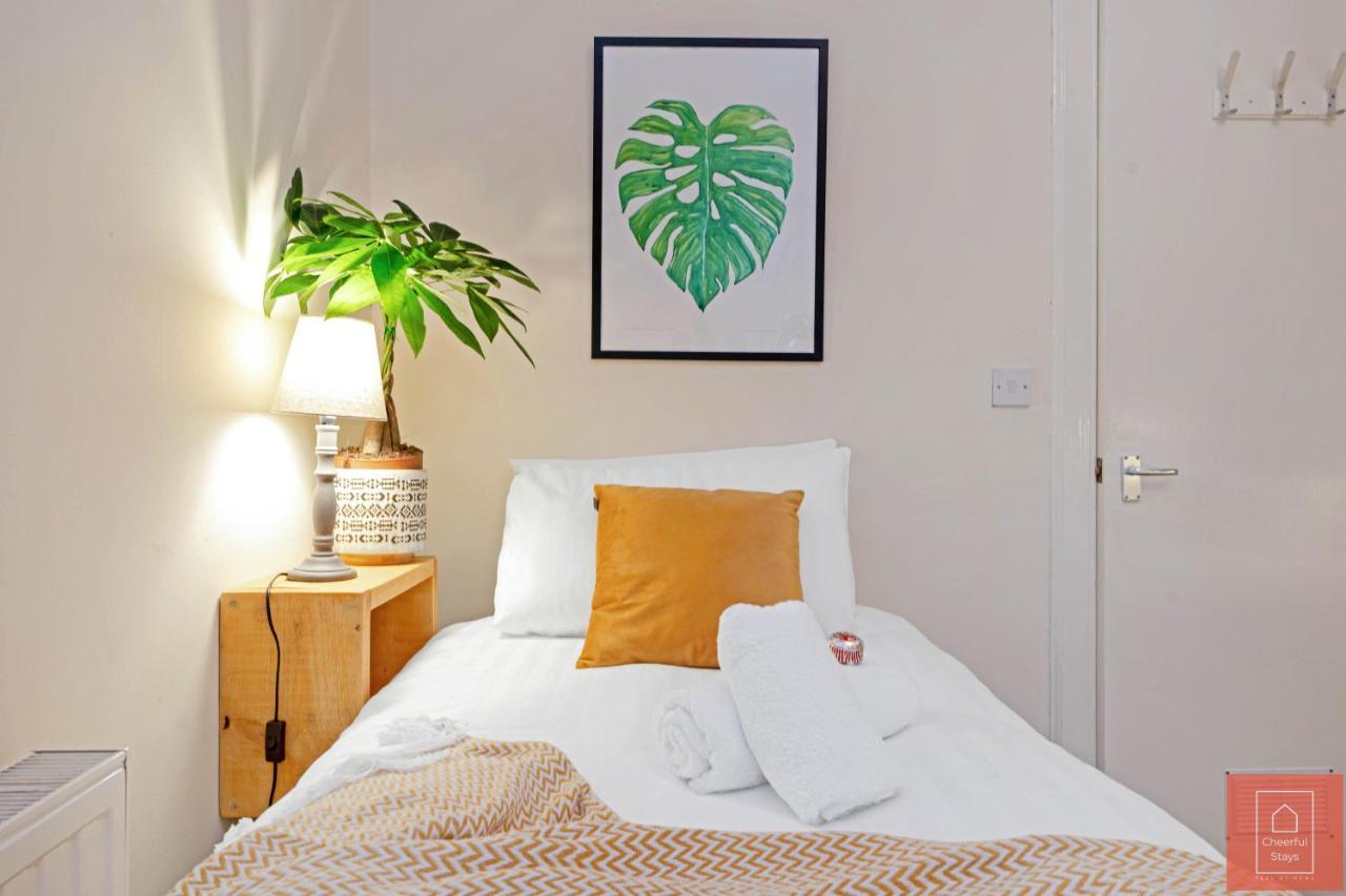 Cheerful Stays: Spacious Flat In Vibrant Leith EDI Exterior photo